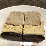 洋惣菜 亀洋 - Xmas仕様のテリーヌ
      
      パテと三層になってます