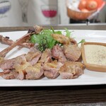 トリワイン ＰＩＫＯＳＨＨＨＵ - ホロホロ鶏グリル 鶏肝のアンチョビソース