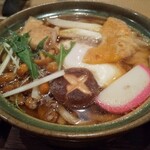 庵どう - 鍋焼うどん。冬のご馳走、タネの工夫が面白い！