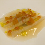 エスキス - コウイカ　ツブ貝　イクラ　蜜柑　烏賊と帆立のジュ　ハーブのペースト