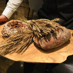 エスキス - 自家製カンパーニュ　バターナッツ南瓜　イチジク　ライ麦