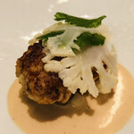 エスキス - 真鱈の白子　ローリエ　ガルム　自家製フロマージュブラン　カリフラワー　イタリアンパセリ