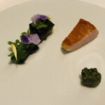 エスキス - 勝浦産金目鯛　春菊　豚足の脂　コウイカのソース　麦味噌と柚子