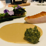 エスキス - 勝浦産金目鯛　春菊　豚足の脂　コウイカのソース　麦味噌と柚子