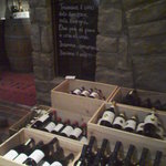 ノール・ワイン・ウェア・ハウス - 入り口横にもワイン♪