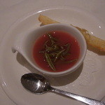 ヴァン・ド・レーヴ - お通し　ジュンサイの冷製トマトスープ　420円