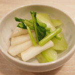 トンテキ食堂8 - はやとうりとかぶらの浅漬(200円)