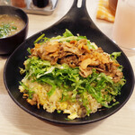 トンテキ食堂8 - ガーリック焼肉チャーハン