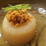 Gochisou Nene - ⑪大根、鮟肝(米国ボストン産)の裏漉し載せ
                        軟らか過ぎず硬過ぎず、味の滲みも良い
                        鮟肝は少し硬めだけど裏漉しペーストだと合わせのバランスも良いです♪