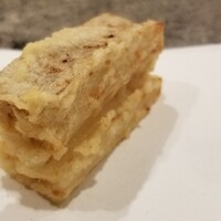 ご馳走 ね音 - ⑭ひかり蓮根(茨城県産)
                    厚めに切った蓮根が加熱により旨みと甘みを引き出されてます
                    繊維がめちゃ糸を引きました♪