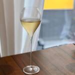 EMME - ・ノンアルスパークリングワイン シャルドネ  フォアグラマカロンと合いすぎる。