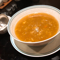 中国料理 豪華 - フカヒレとタラバ蟹のスープ2〜3人前2860円。