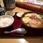 名古屋名物 きしめん専門店 きじ屋 - きつねとたまごとじ入りきしめん定食（900円）