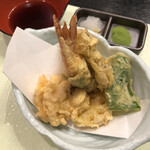和よし - 店主おまかせの天ぷら盛り合わせ