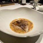 レフェルヴェソンス - のどぐろ せいこ蟹 菊の花 里芋 柚子 山山椒　皮目がパリッと身はふっくら、のどぐろの脂も蟹の餡に溶け込み素晴らしい味の連鎖。 強い味と繊細な味を組み合わせて調和させた味、間違いなくパーフェクトです♪