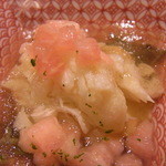 虎白 - 強肴　桃と毛蟹　ジュンサイ　焼きトウモロコシ　柚子の香り