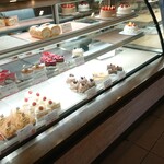 プティ・マリエ 幕張スイーツファクトリー - 料理写真:店内