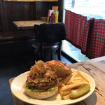 GRILL BURGER CLUB SASA - 数量限定 『代官山ＢＵＲＧＥＲ￥1630』 『ランチビール¥300』