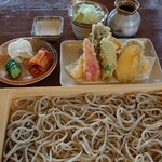 蕎麦処 若佐 - 天板(前菜3種、漬物3種、天ぷら6種付き)1200円