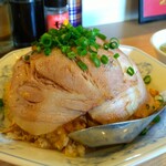 中華料理 鳳凰 - 「鳳凰炒飯(肉盛り炒飯)」 この世にこんなにも美味しいものがあったのか。あぁ、美味い、美味過ぎる。