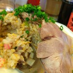 中華料理 鳳凰 - チャーシューは半分ずつでなく、贅沢に1枚ずついただきます。