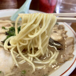 田の久 - 麺は佐賀よろしくの中細麺で普通で頼んで少しカタ目くらいですね～