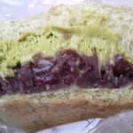 シュクルヴァン - 比較のローソン冷やして食べるクリームあんぱんの中身