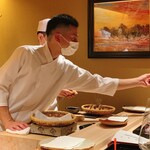 ぬま田 - カラスミと餅の海苔巻きは手渡しで