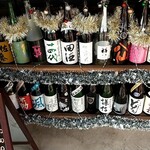 Nambu Sakaba - 外にはズラリと日本酒の空き瓶！！