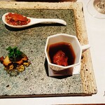 ビストロ　アギャット - 本マグロのタルタル・鮑の燻製  キャビア添え・蝦夷鹿のコンソメスープ