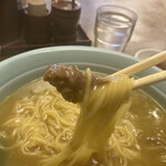 力餅 - 麺をリフト