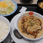 Matsuya - 濃厚オマール海老ソースのチキンフリカッセ定食。