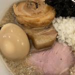 煮干らーめん 川むら - チャーシューの仕事っぷりが素晴らしいでしょ