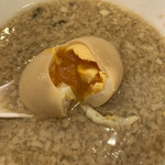 煮干らーめん 川むら - 味玉も良い具合〜！