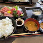 まぐろ丼　加一 - 自慢のまぐろ（上トロ・中トロ・角切り・赤身）極定食（税抜1,550円）