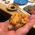 うを徳 - 釧路雲丹のにぎり