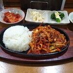 韓国食堂かおり オンニネ - 鉄板イカ炒め丼