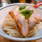 煮干麺 新橋 月と鼈 - 濃厚煮干しつけ麺（並盛）