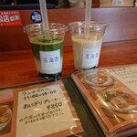 日本茶cafe 茶淹香 - わらび餅入り抹茶ラテ、わらび餅入りほうじ茶ラテ 各590円(税込)