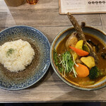 Rojiura Curry SAMURAI. - チキン(チキンパリパリ、スープレギュラー、4辛、ご飯Mサイズ)　1180円税込　