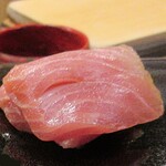 日本橋蛎殻町 すぎた - ブリのヅケ（辛子挟み）