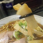 ラーメン ふくや - しょうゆラーメンのメンマのアップ　【　２０１２年８月　】