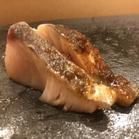 まんてん鮨 日比谷オクロジ店 - 京都産 鰆 玉ねぎ醤油