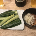 天ぷらとワイン大塩 - 天味噌きゅうり 390円、天かすの食感が初めての感覚だった。とてもよい。