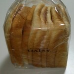 DAiSY - ぎっしり詰まったパンの耳 100円(税別)