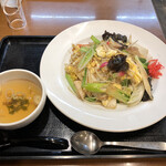 味の時計台 - 特製中華ちらし ＋ 肉野菜餃子　¥ 950 ＋ ¥350