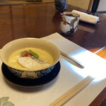 八清 - 【 蒸物 】
                                鯛・舞茸・アナゴ・梅肉・湯葉
                                これも出汁が効いてて美味しい。