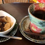 143559469 - デザートのわらび餅とコーヒー