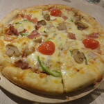 肉バル サルーテ - オリジナルミックスピザ