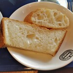 神戸屋キッチン デリ&カフェ - お替りは控えめに…（バゲット＆米粉パン）